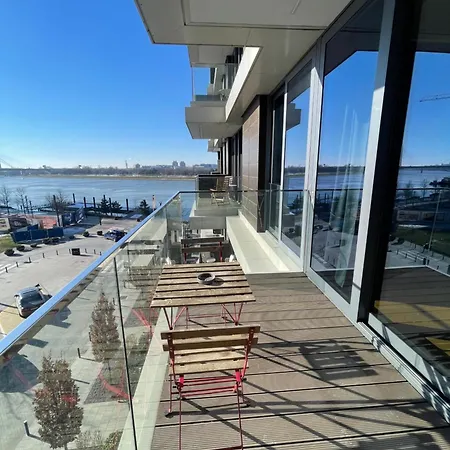 Luxury Waterfront Apartment *