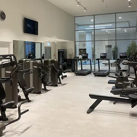 Waterfront Luxury Pool & Gym Apartment *