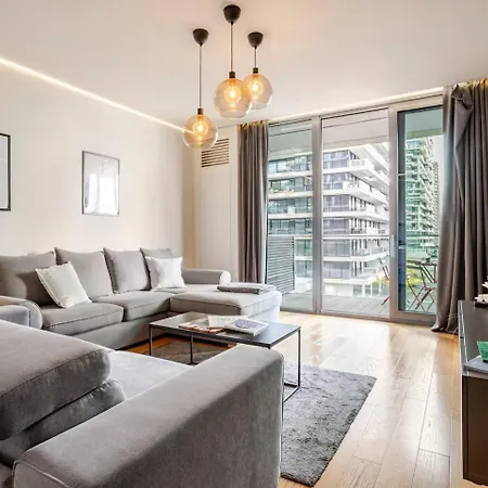 Waterfront Luxury Pool & Gym Belgrad