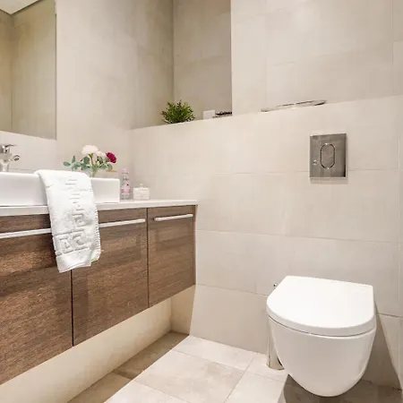 Waterfront Luxury Pool & Gym بلغراد