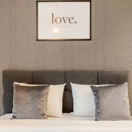 Waterfront Luxury Pool & Gym * Belgrad