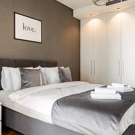 Waterfront Luxury Pool & Gym Apartment