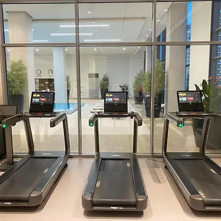 Apartment Waterfront Luxury Pool & Gym *