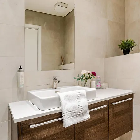 Waterfront Luxury Pool & Gym *