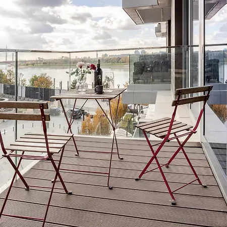 Waterfront Luxury Pool & Gym Daire *