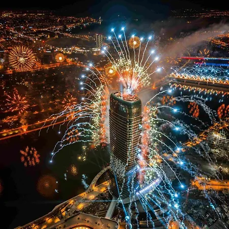 Apartment Waterfront Luxury Pool & Gym *