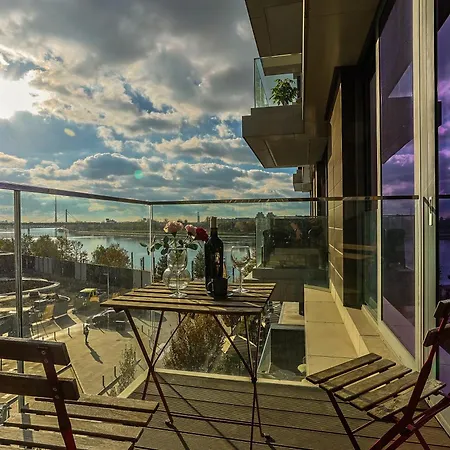 Apartment Waterfront Luxury Pool & Gym Belgrad