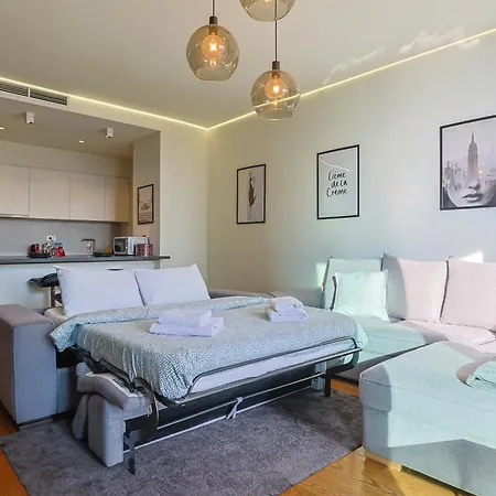 Waterfront Luxury Pool & Gym Belgrad