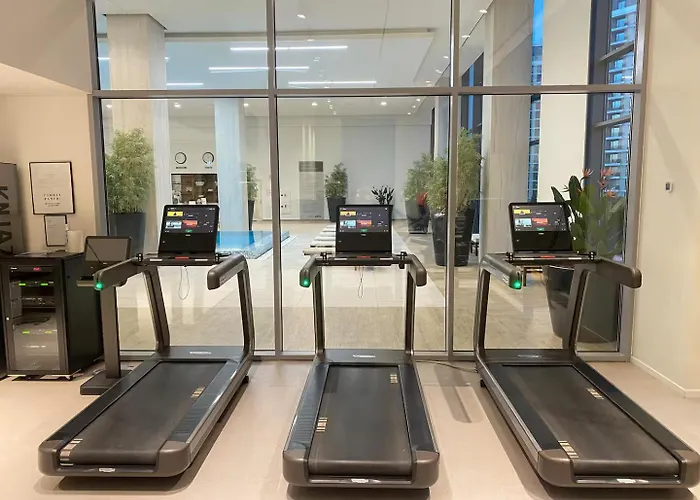 Apartment Waterfront Luxury Pool & Gym *